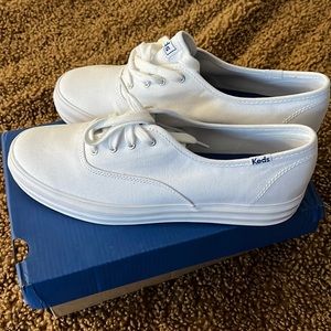 Ked’s NWT Platform White Sneakers Size 9